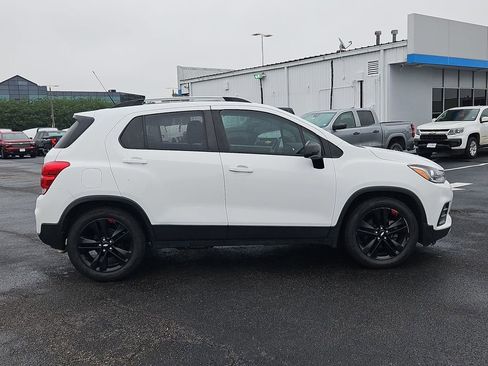 Used 2020 Chevrolet Trax LT w/ Sun & Sound Package FWD image 18