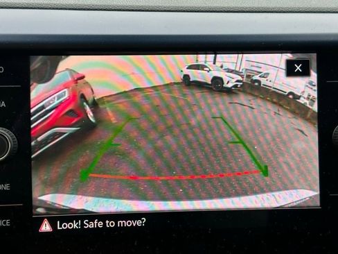 Certified 2024 Volkswagen Taos SE image 13