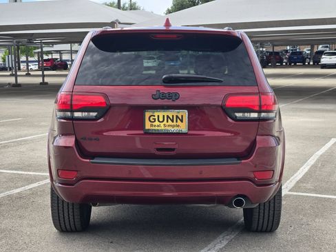 Used 2018 Jeep Grand Cherokee Altitude image 4