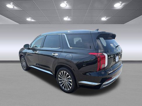 Certified 2025 Hyundai Palisade Calligraphy FWD image 7