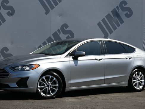 Used 2020 Ford Fusion SE FWD image 1
