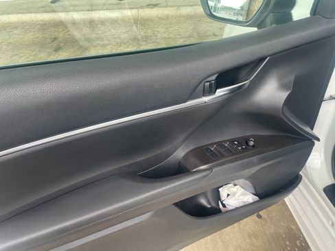 Used 2024 Toyota Camry SE FWD image 18