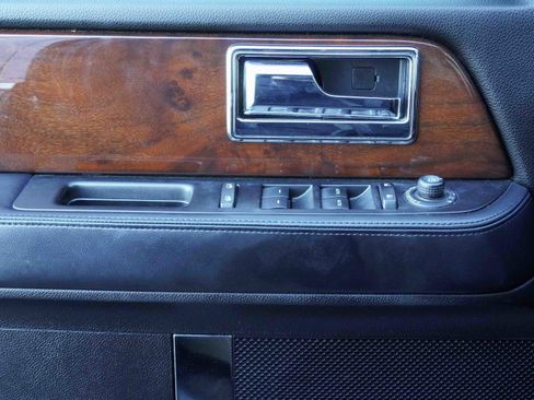 Used 2017 Lincoln Navigator Select image 15