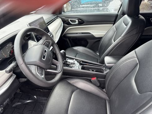 Used 2025 Jeep Compass Limited AWD/4WD image 32