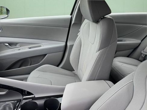 New 2026 Hyundai Elantra Hybrid FWD image 9