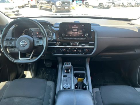 Used 2022 Nissan Pathfinder SV AWD/4WD image 11