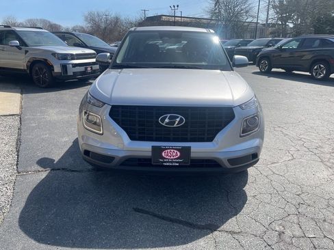 Used 2023 Hyundai Venue SE w/ Cargo Package image 2