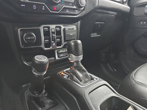 Used 2022 Jeep Wrangler Unlimited Sahara image 27