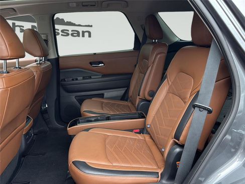 Used 2022 Nissan Pathfinder Platinum w/ Cargo Package AWD/4WD image 28