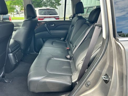 Used 2018 INFINITI QX80 4WD w/ Driver Assistance Package image 10