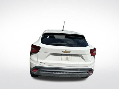 Certified 2024 Chevrolet Trax LS FWD image 4