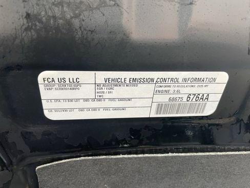 Used 2025 Chrysler Pacifica Limited image 45