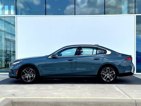 New 2026 BMW 530i RWD image 8