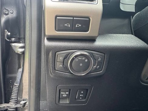 Used 2019 Ford F150 Lariat w/ Equipment Group 502A Luxury AWD/4WD image 24