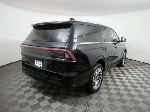 Used 2025 Lincoln Navigator Reserve image 3