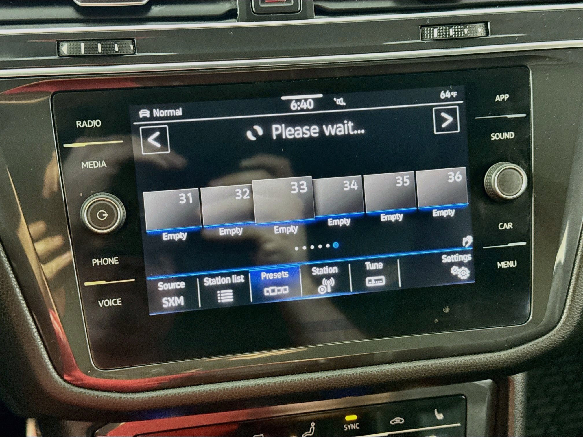 Used 2023 Volkswagen Tiguan SE R-Line AWD/4WD image 18