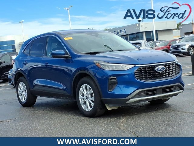 Used 2023 Ford Escape Active w/ Tech Pack #2 AWD/4WD image 2