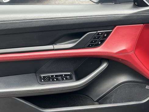 Used 2020 Porsche Taycan Turbo image 23