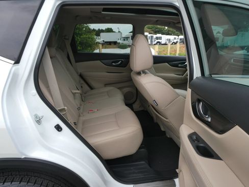 Used 2016 Nissan Rogue SL w/ SL Premium Package AWD/4WD image 30