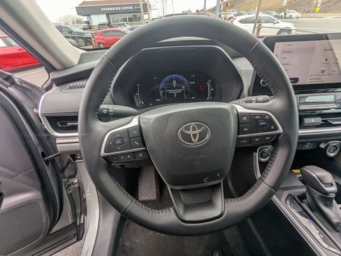 Used 2025 Toyota Grand Highlander AWD image 17