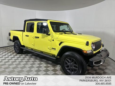 Certified 2024 Jeep Gladiator Sport AWD/4WD image 1