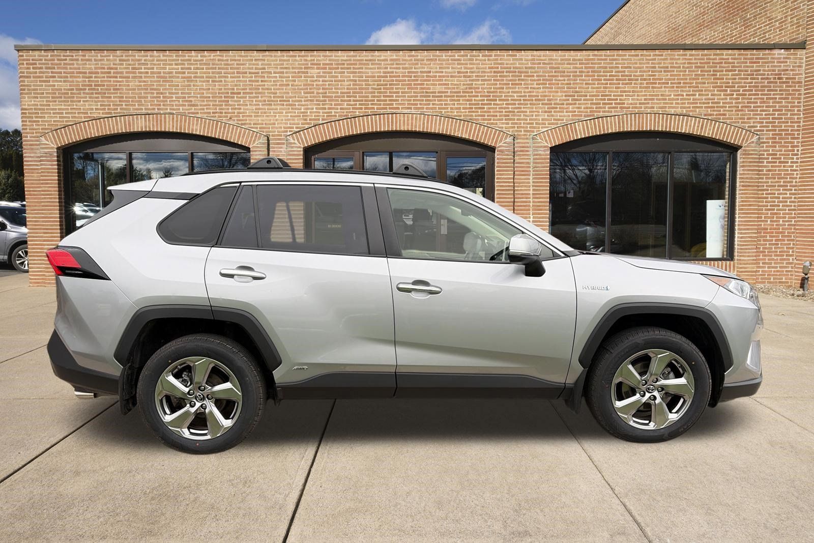 Used 2019 Toyota RAV4 Limited w/ Carpet Mat Package AWD/4WD image 2
