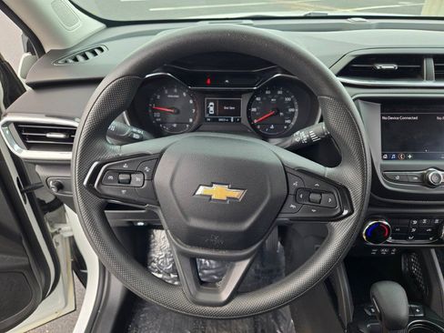 Used 2023 Chevrolet TrailBlazer LT FWD image 28