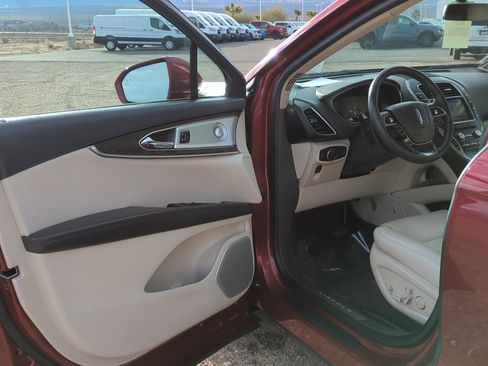 Used 2019 Lincoln Nautilus Reserve w/ Ultimate Package image 12