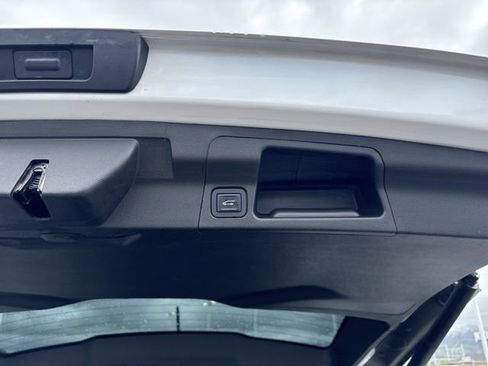 Used 2018 GMC Acadia SLT AWD/4WD image 32