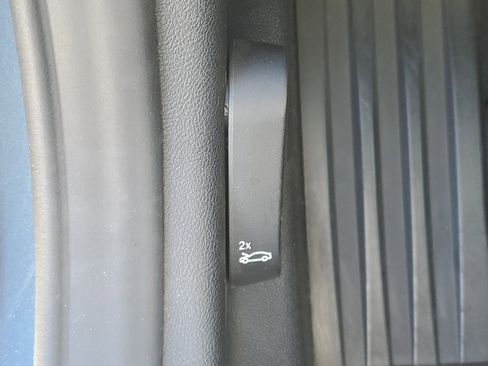 Used 2024 BMW 430i Convertible w/ Convenience Package image 23