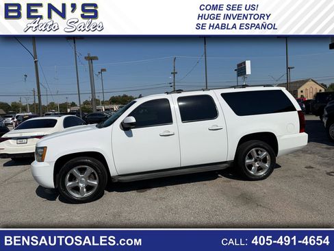 Used 2011 Chevrolet Suburban LT image 1