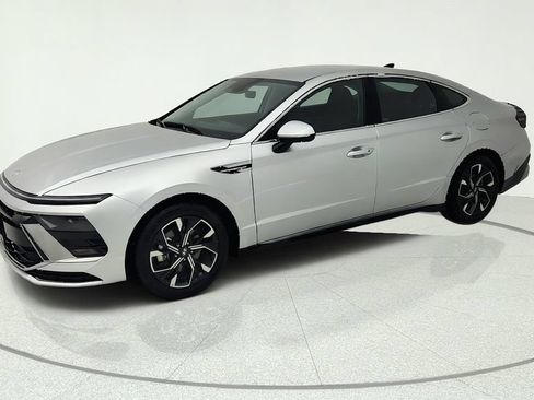 Used 2025 Hyundai Sonata SEL FWD image 3