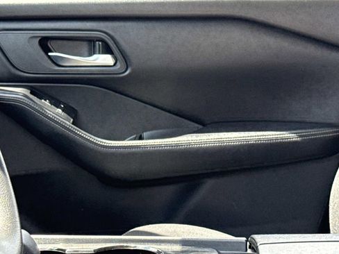 Certified 2024 Nissan Rogue SV FWD image 23