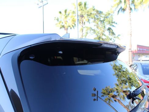 Used 2018 Toyota Highlander XLE image 16