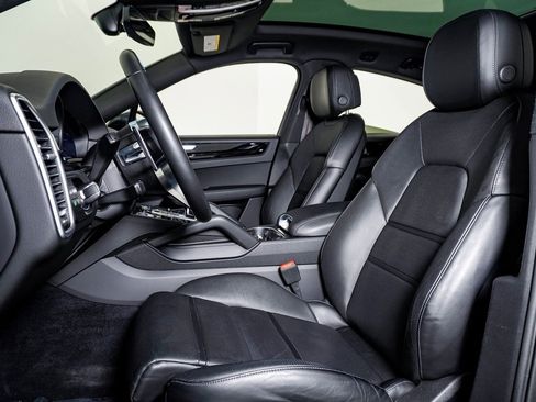 Certified 2023 Porsche Cayenne Coupe image 5