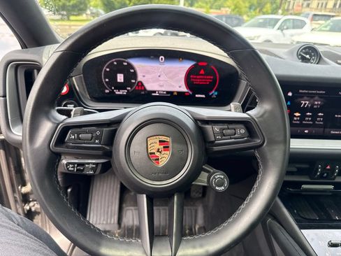 Used 2024 Porsche Cayenne Coupe AWD/4WD image 22