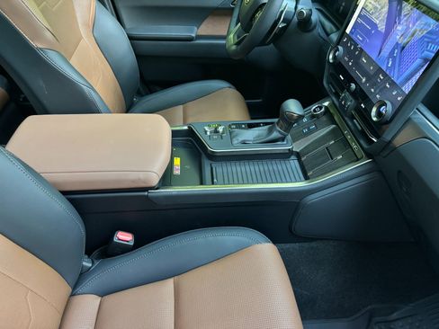 Used 2025 Lexus GX 550 w/ Accessory Package (2T) AWD/4WD image 20