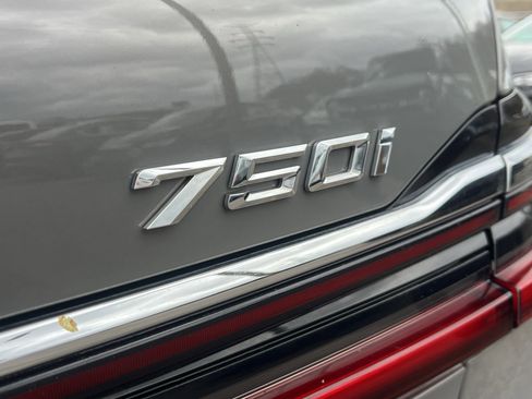 Used 2022 BMW 750i xDrive w/ Executive Package image 9