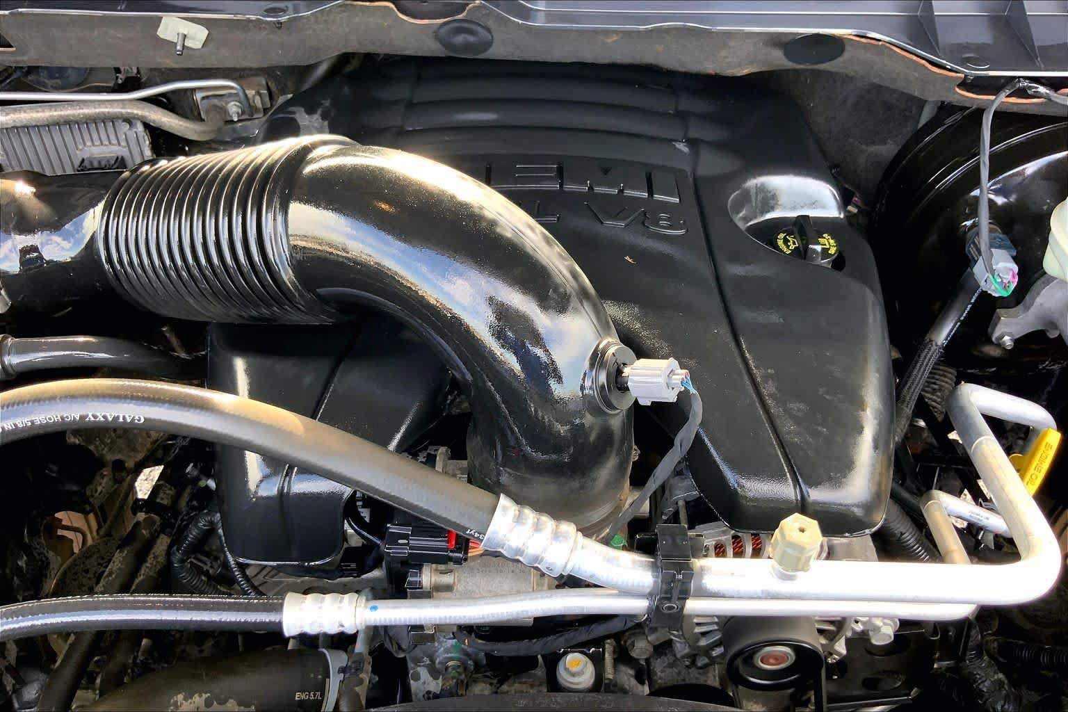 Used 2017 RAM 1500 SLT RWD image 32