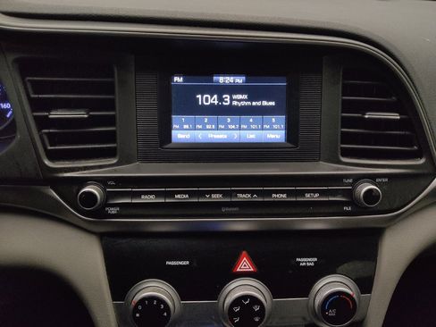 Used 2019 Hyundai Elantra SE FWD image 25