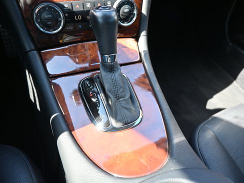 Used 2009 Mercedes-Benz CLK 550 Coupe image 36