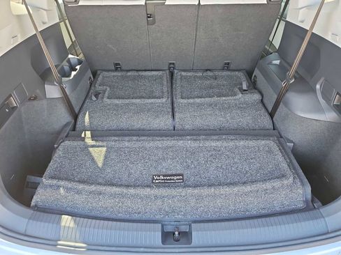 Used 2018 Volkswagen Tiguan SE w/ Panoramic Sunroof Package image 34