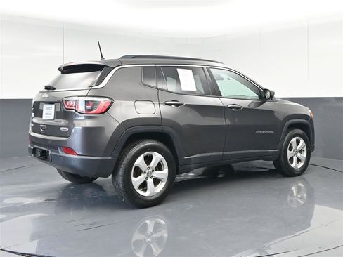 Used 2017 Jeep Compass Latitude w/ Safe & Security Group AWD/4WD image 5