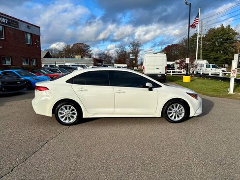 Used 2020 Toyota Corolla LE image 4