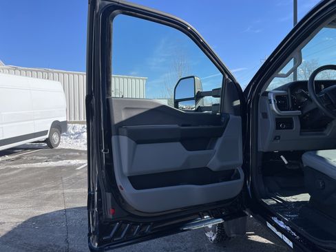 Used 2023 Ford F550 4x4 SuperCab Super Duty w/ Snow Plow Prep Package image 23