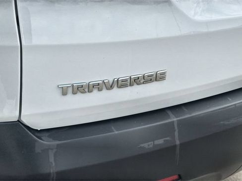 Used 2023 Chevrolet Traverse LT FWD image 31