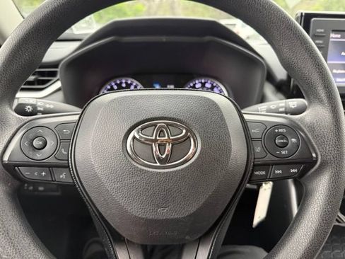Used 2020 Toyota RAV4 LE AWD/4WD image 16