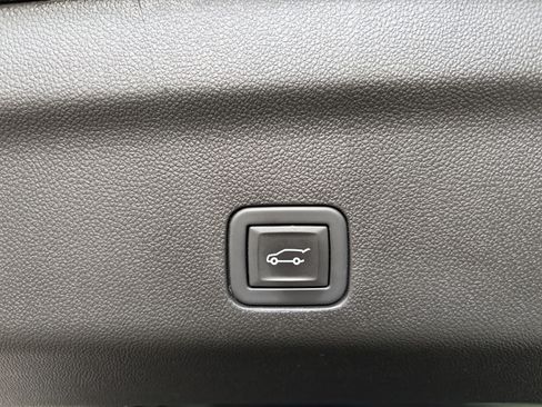 Used 2023 GMC Yukon AT4 w/ LPO, Floor Liner Package AWD/4WD image 16