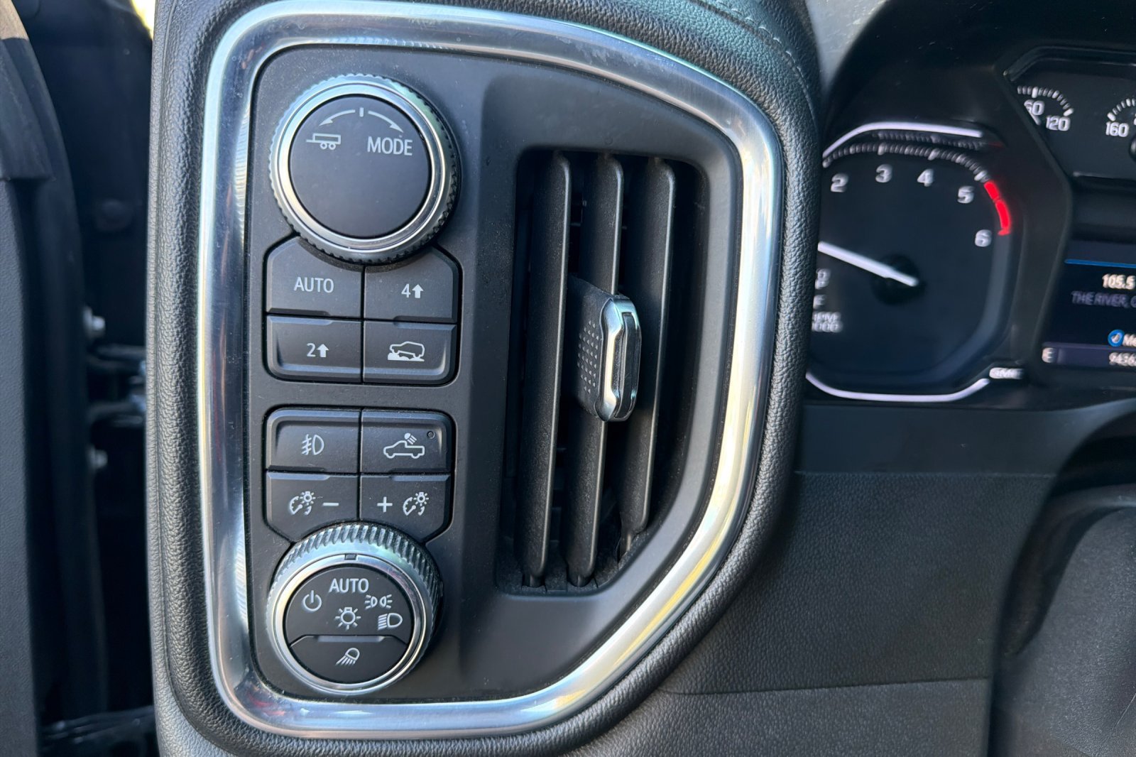 Used 2020 GMC Sierra 1500 SLT w/ SLT Premium Package AWD/4WD image 24