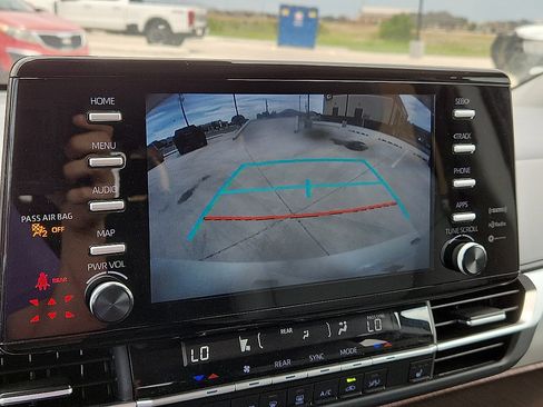 Used 2023 Toyota Sienna XLE image 8